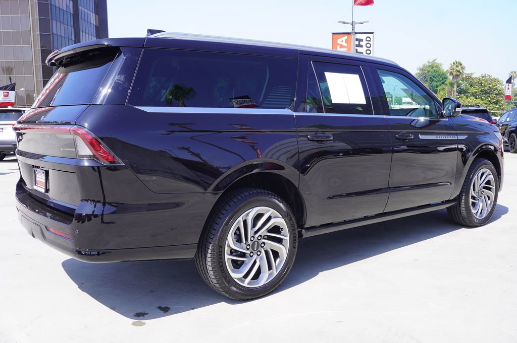Used 2026 Lincoln Navigator L Reserve AWD/4WD image 7