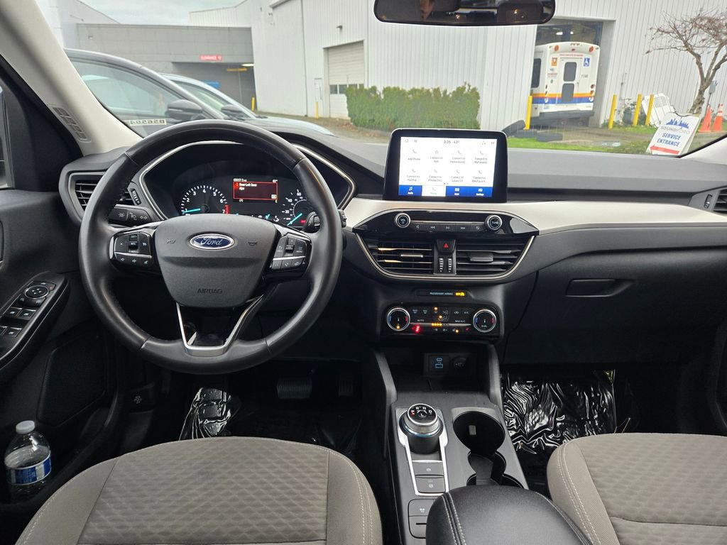 Used 2022 Ford Escape SE w/ SE Sport Appearance Package image 11