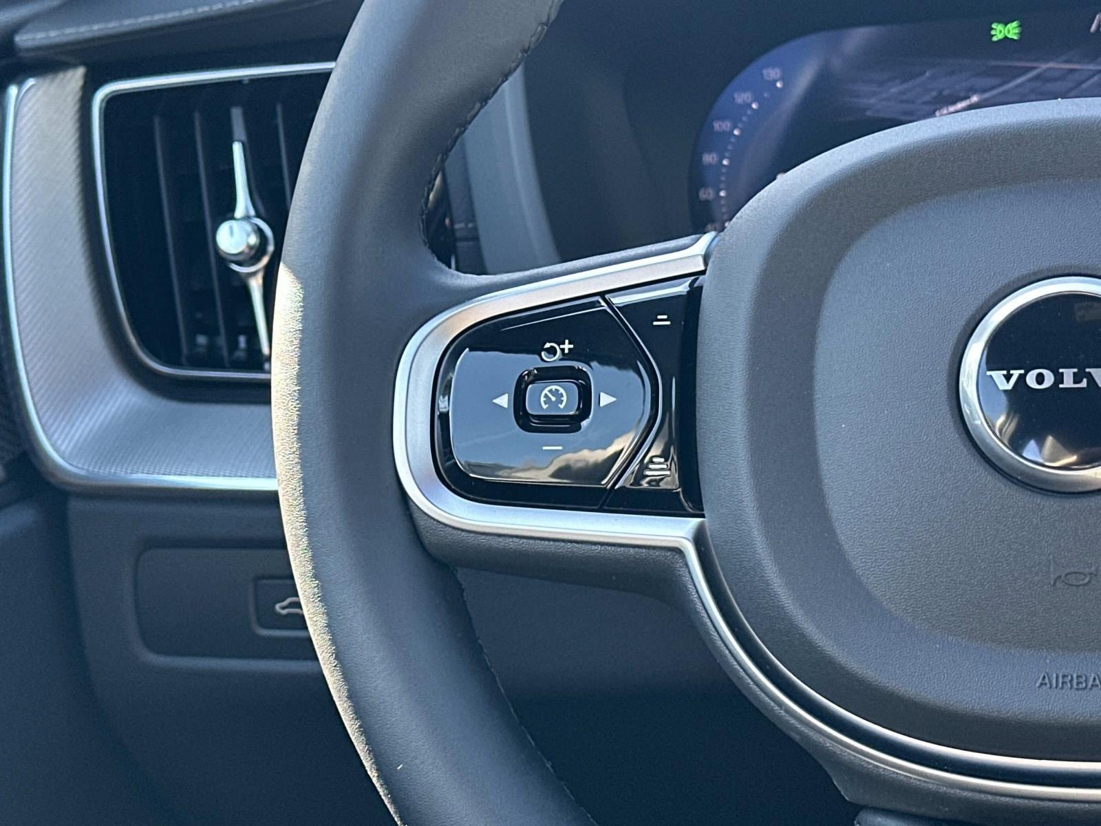 New 2026 Volvo XC60 T8 Ultra w/ Climate Package PRO AWD/4WD image 8