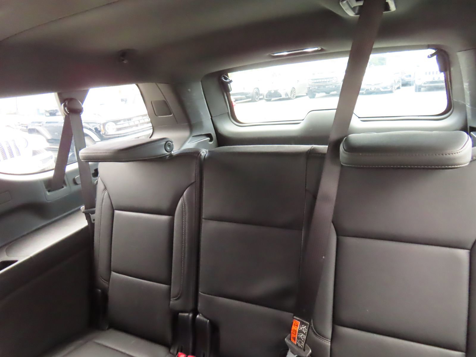 Used 2025 Chevrolet Suburban Z71 image 32