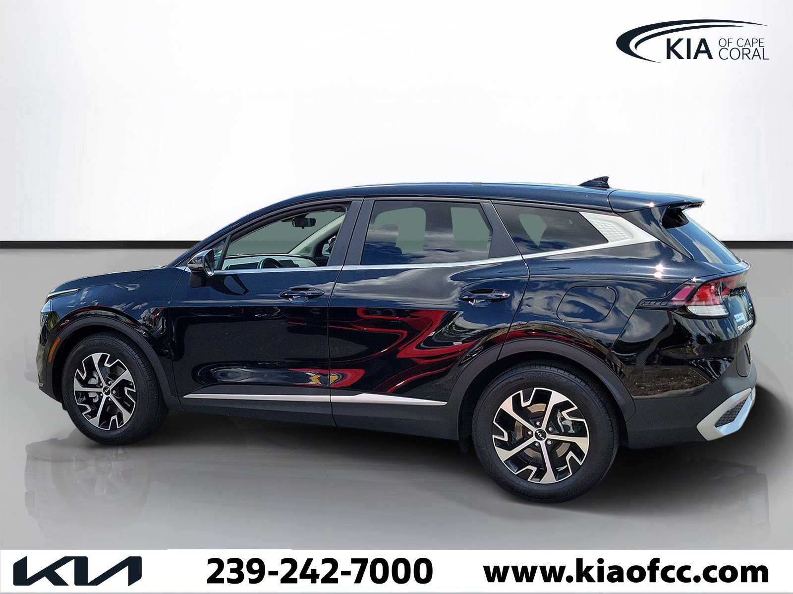 Certified 2025 Kia Sportage EX FWD image 4