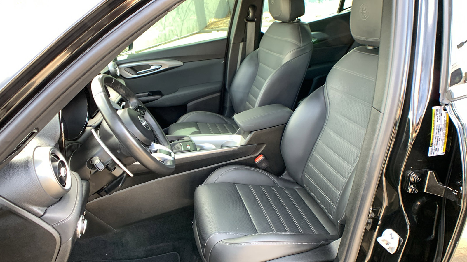 Used 2024 Alfa Romeo Tonale Veloce w/ Premium Interior Package image 13