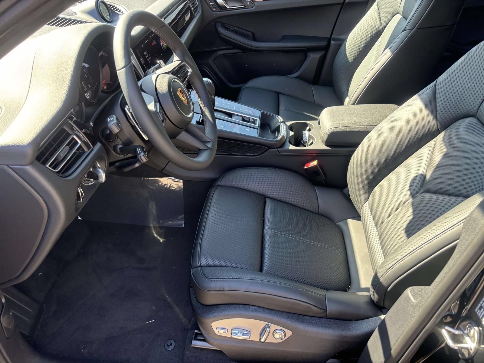 Used 2026 Porsche Macan AWD/4WD image 20