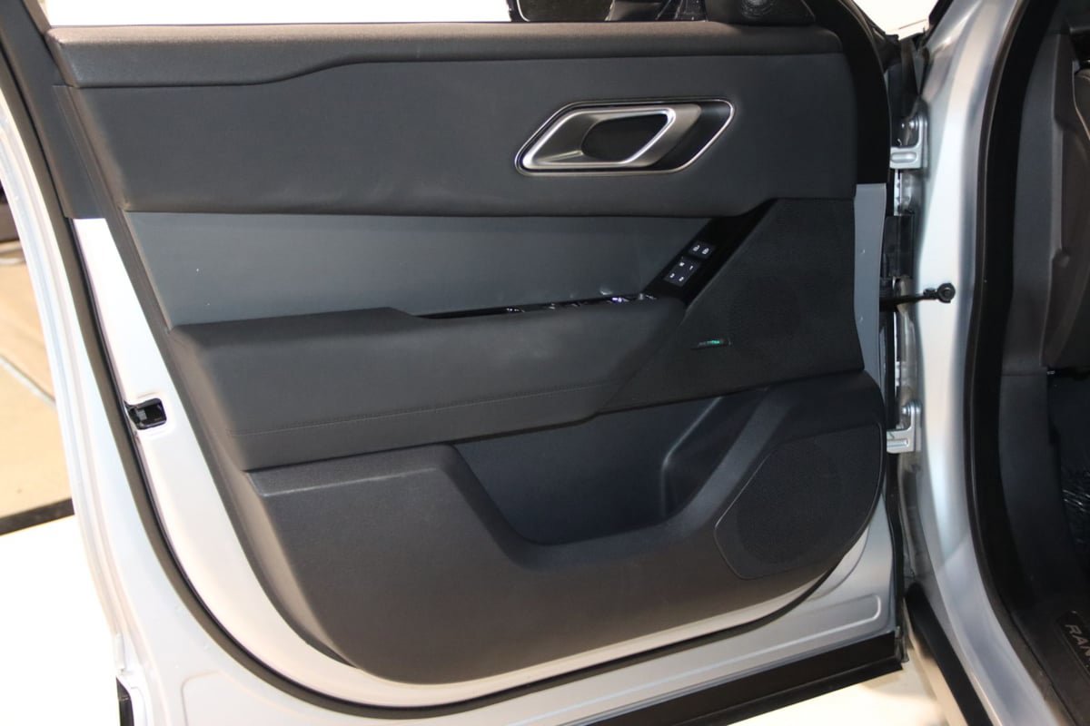 Used 2025 Land Rover Range Rover Velar Dynamic SE AWD/4WD image 32