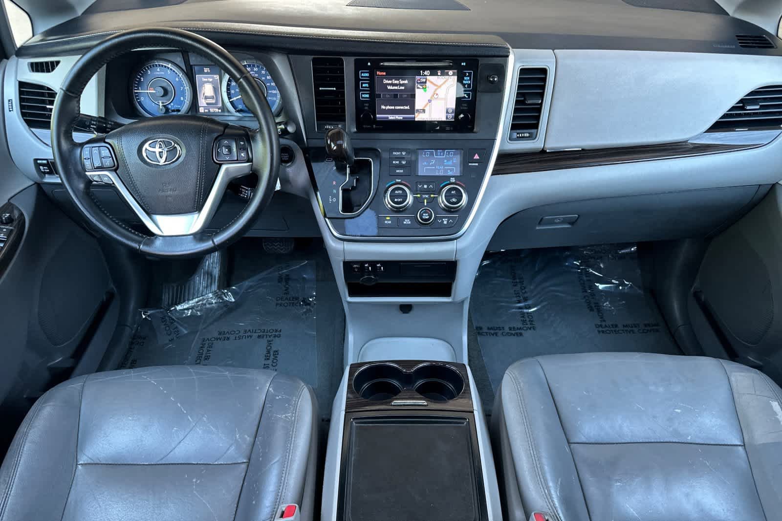 Used 2015 Toyota Sienna XLE w/ XLE Navigation Package FWD image 3