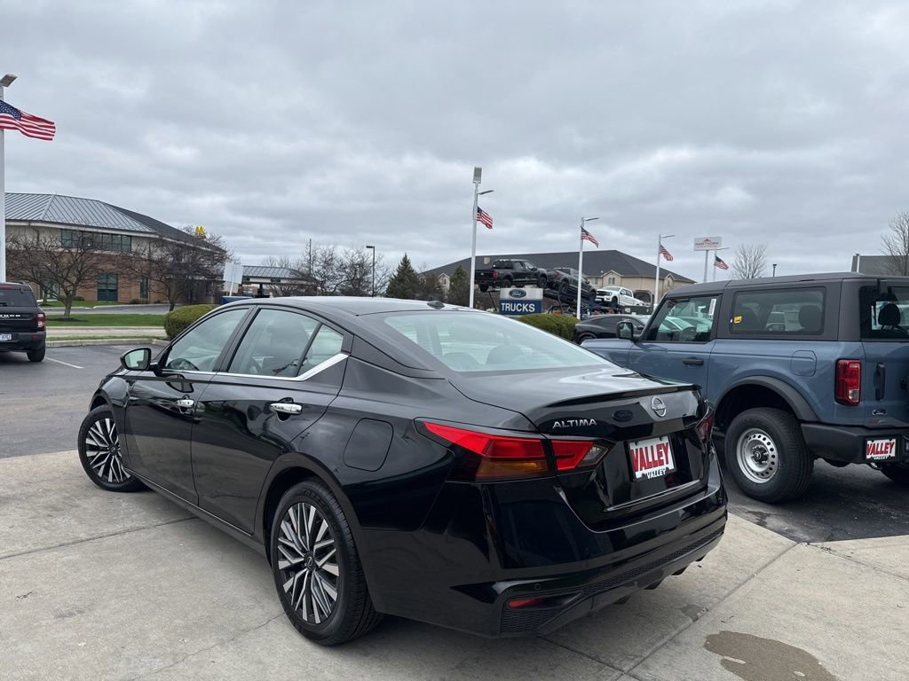 Used 2024 Nissan Altima 2.5 SV image 10