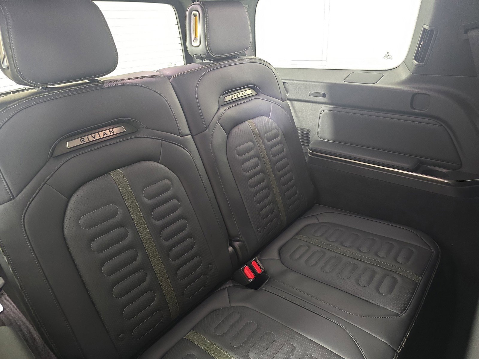 Used 2024 Rivian R1S Adventure AWD/4WD image 25