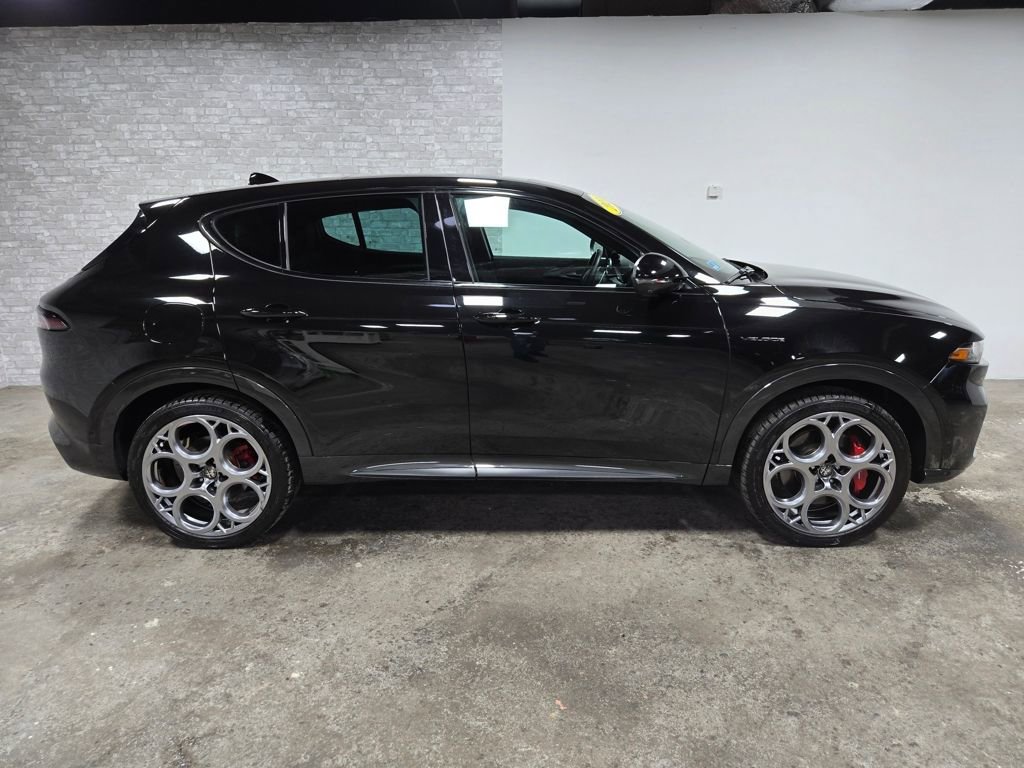 Used 2024 Alfa Romeo Tonale Veloce image 3