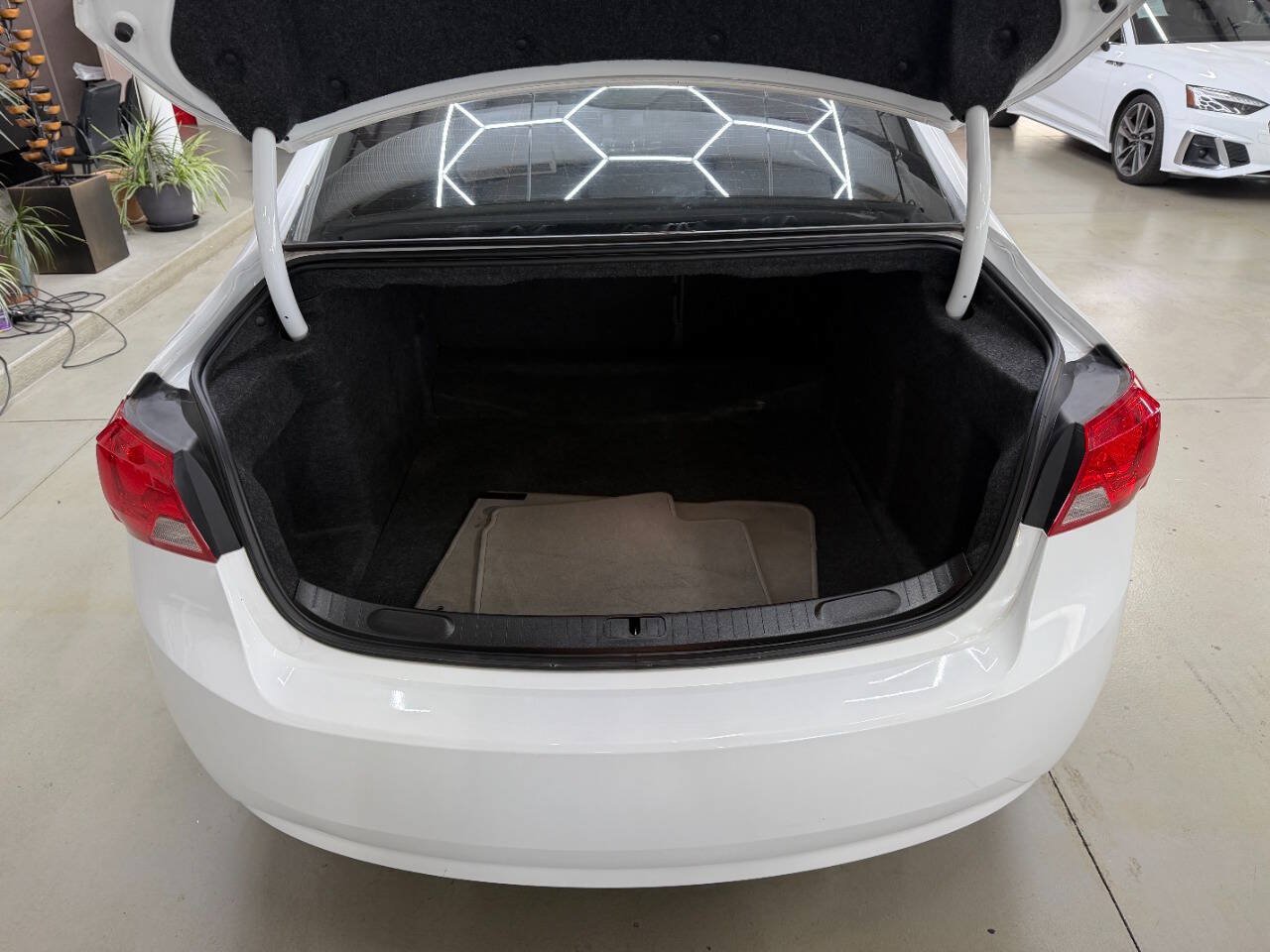 Used 2018 Chevrolet Impala LS FWD image 8