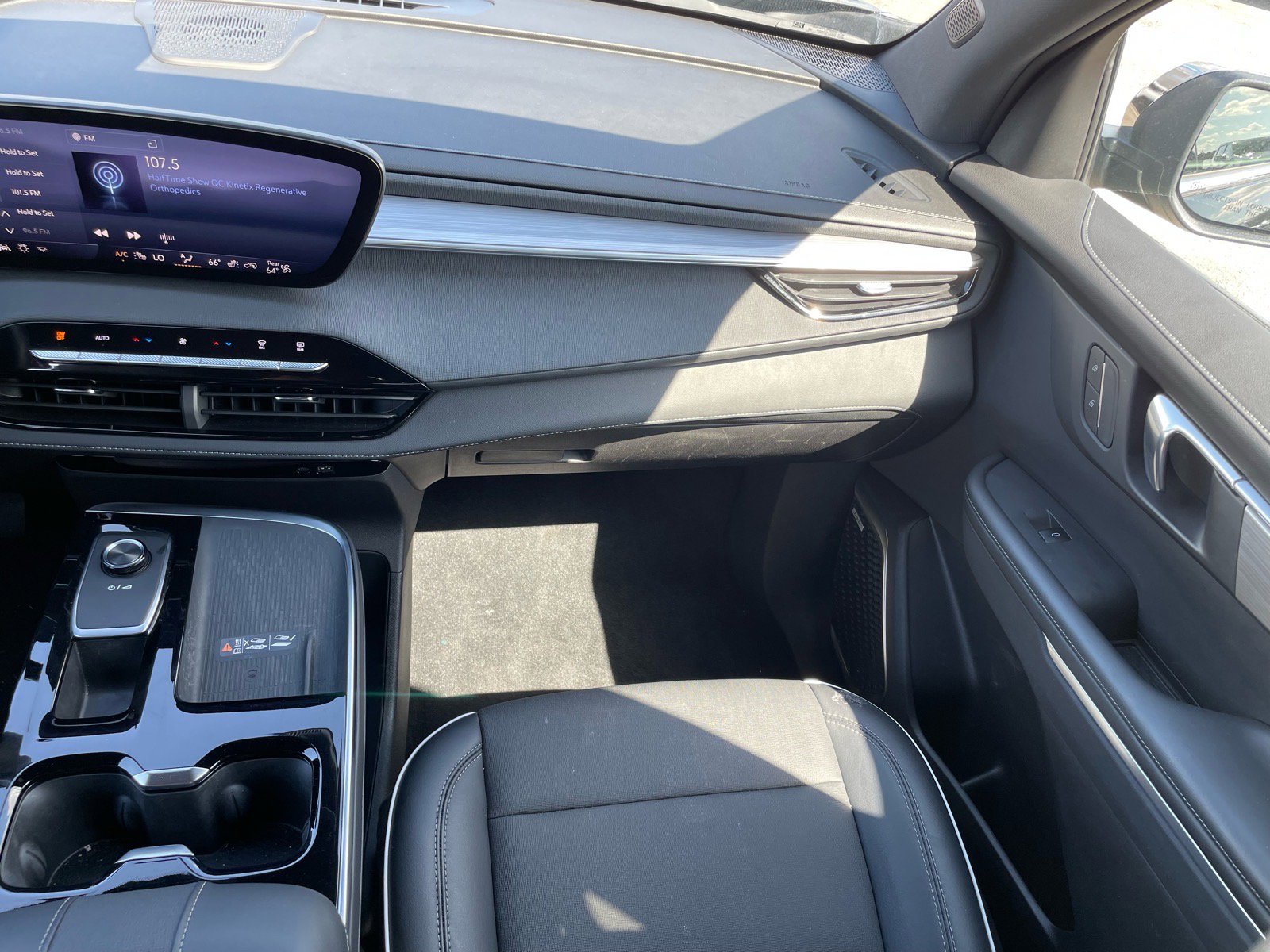 Used 2025 Buick Enclave Preferred image 6