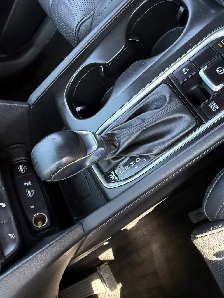 Used 2020 Hyundai Santa Fe Limited image 19