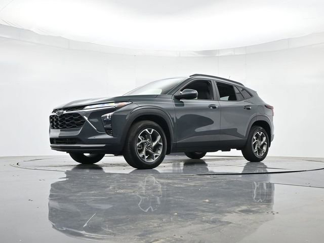 Used 2025 Chevrolet Trax LT w/ Driver Confidence Package FWD image 35