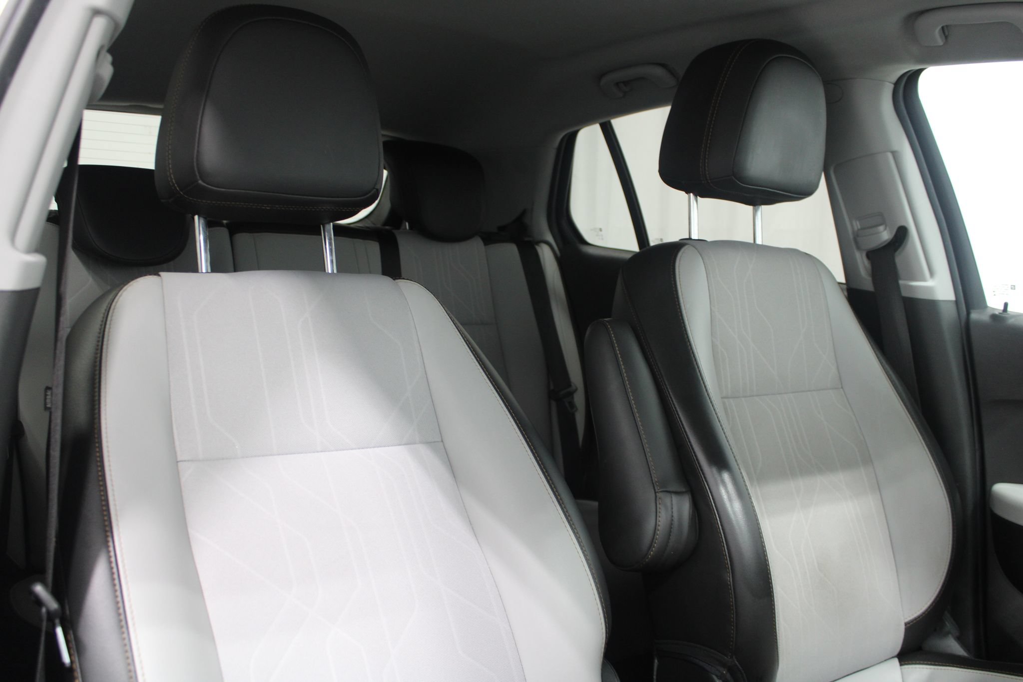 Used 2017 Chevrolet Trax LT w/ LT Convenience Package FWD image 26