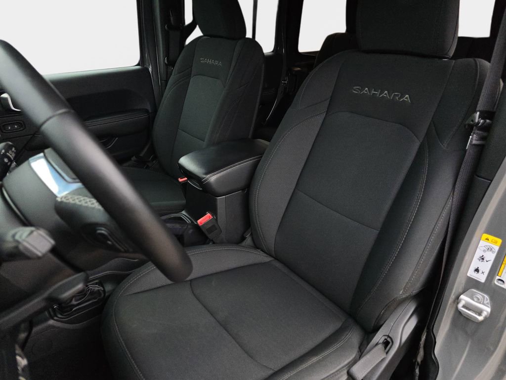 Used 2018 Jeep Wrangler Unlimited Sahara AWD/4WD image 19