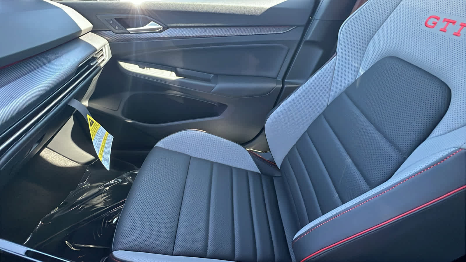 New 2025 Volkswagen GTI SE image 12