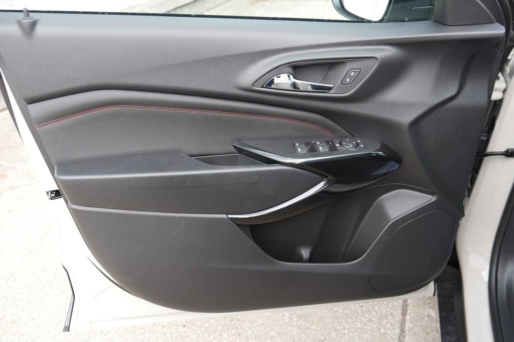 New 2026 Chevrolet Trax RS w/ Driver Confidence Package image 28