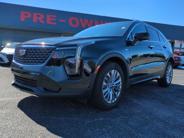 Used 2025 Cadillac XT4 Premium Luxury image 9