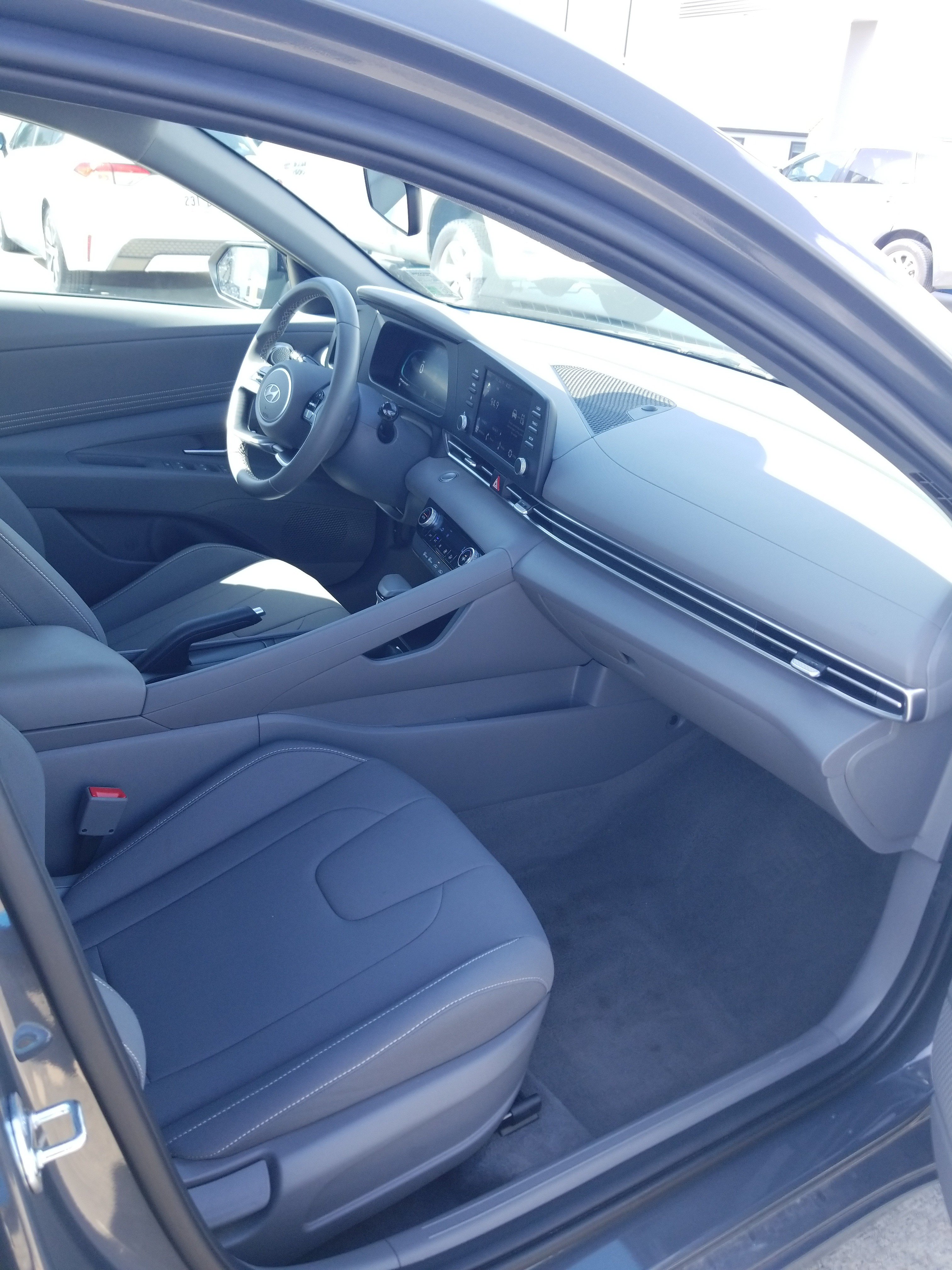 Used 2025 Hyundai Elantra Sport FWD image 16