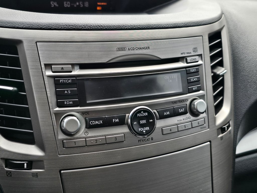 Used 2010 Subaru Outback 2.5i Premium AWD/4WD image 8
