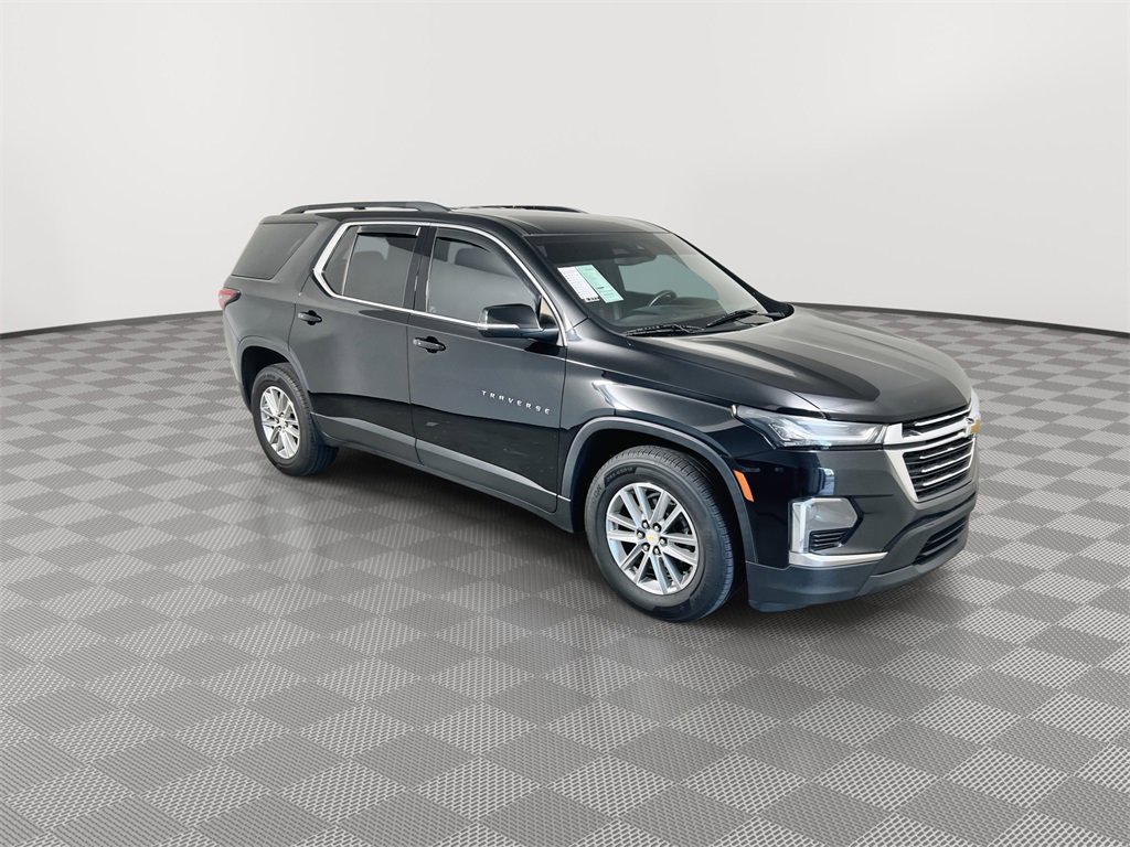 Used 2022 Chevrolet Traverse LT image 2