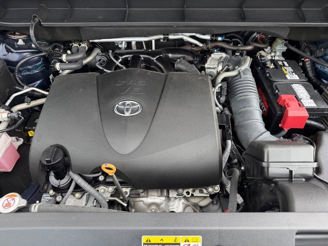 Used 2022 Toyota Highlander LE FWD image 17