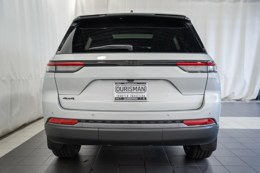 New 2026 Jeep Grand Cherokee Limited w/ Limited Altitude Package AWD/4WD image 5