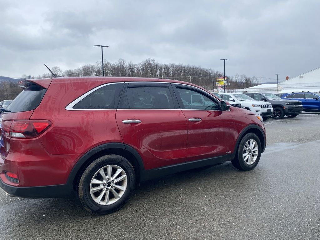 Used 2019 Kia Sorento LX image 2