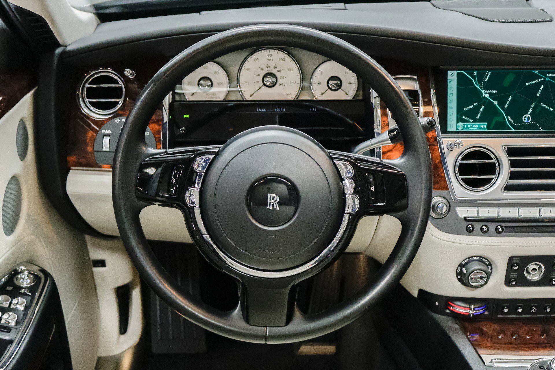 Used 2015 Rolls-Royce Ghost image 10