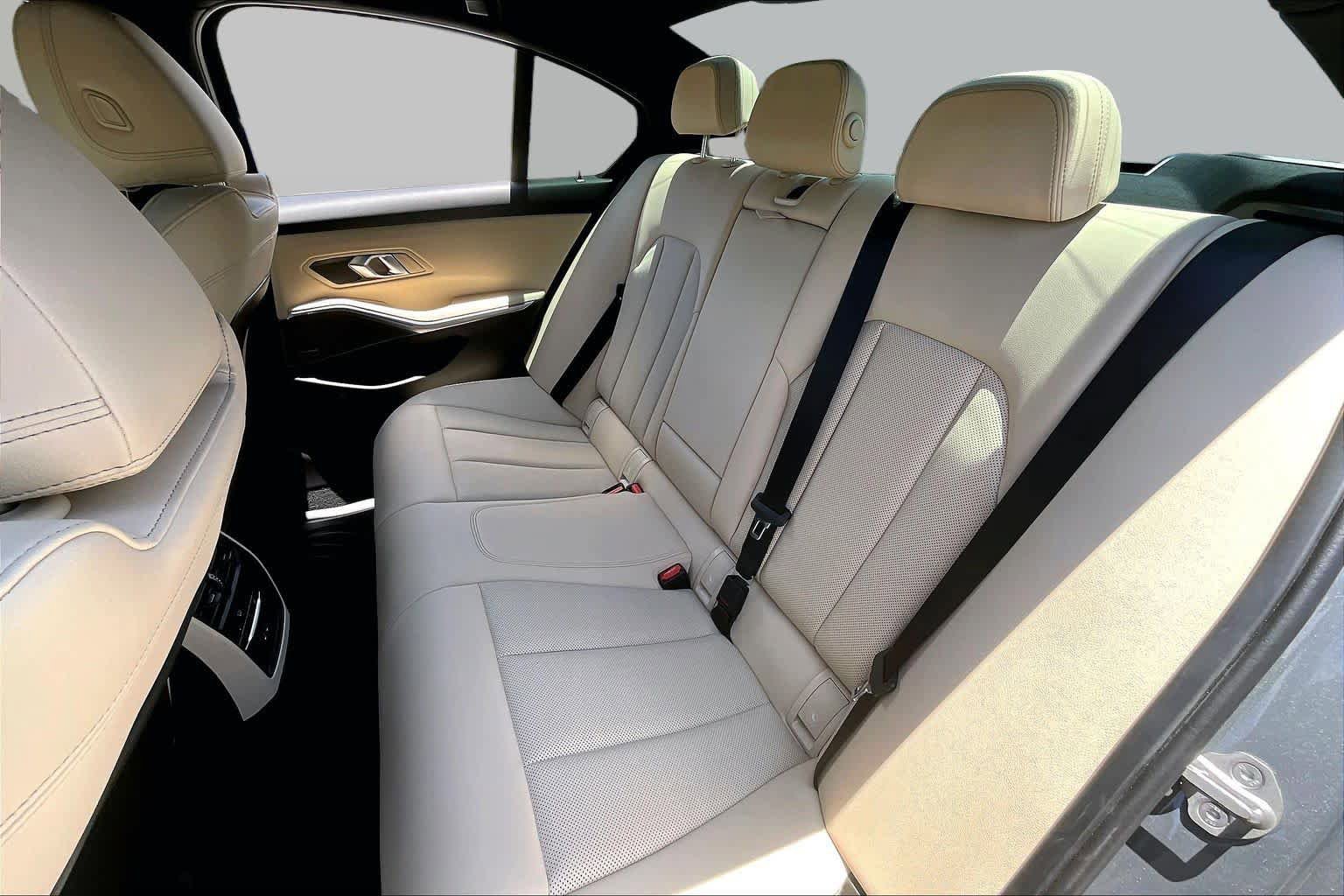 Used 2026 BMW 330i Sedan w/ Premium Package RWD image 18
