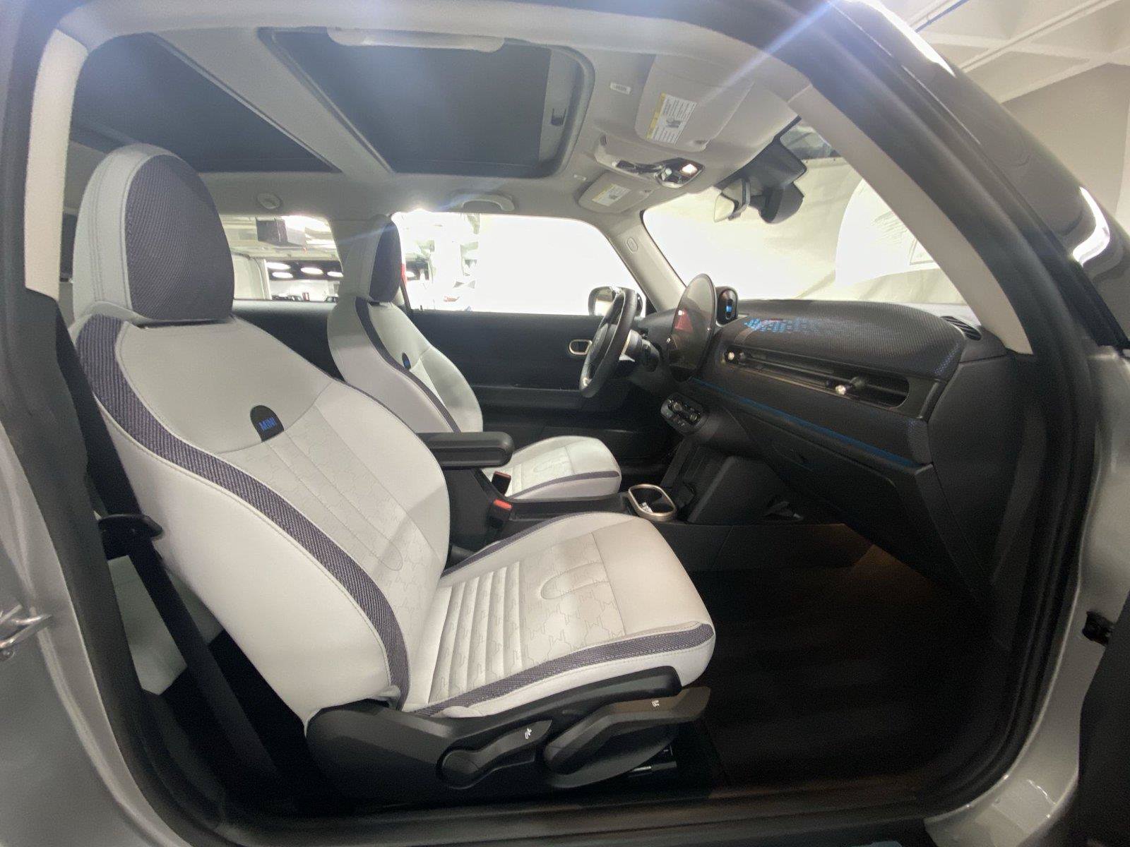 Used 2025 MINI Cooper 2-Door Hardtop FWD image 30