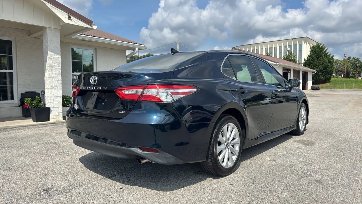 Used 2020 Toyota Camry LE FWD image 5
