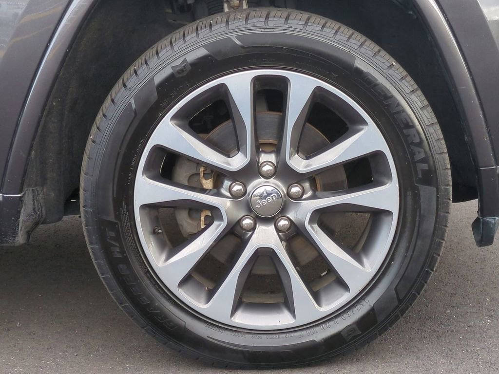 Used 2017 Jeep Grand Cherokee Overland w/ Jeep Active Safety Group image 10