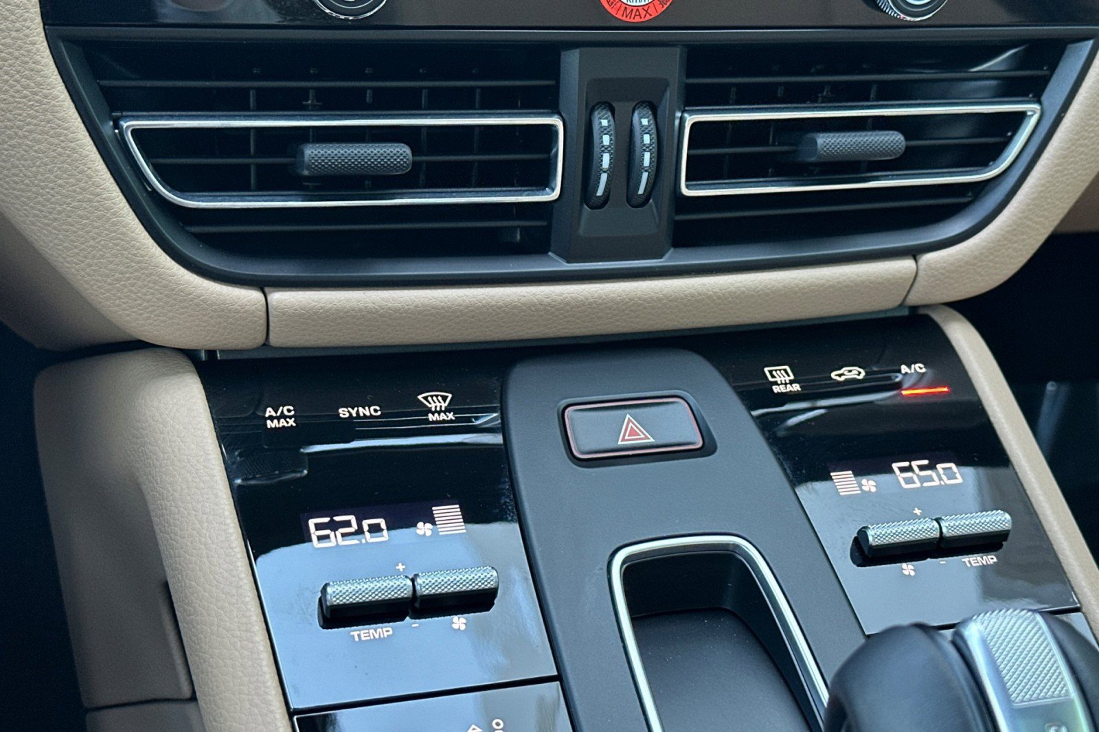 Used 2025 Porsche Macan image 21