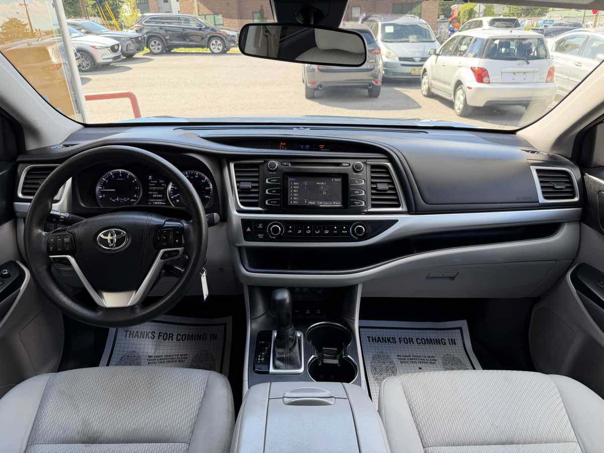 Used 2017 Toyota Highlander LE AWD/4WD image 13