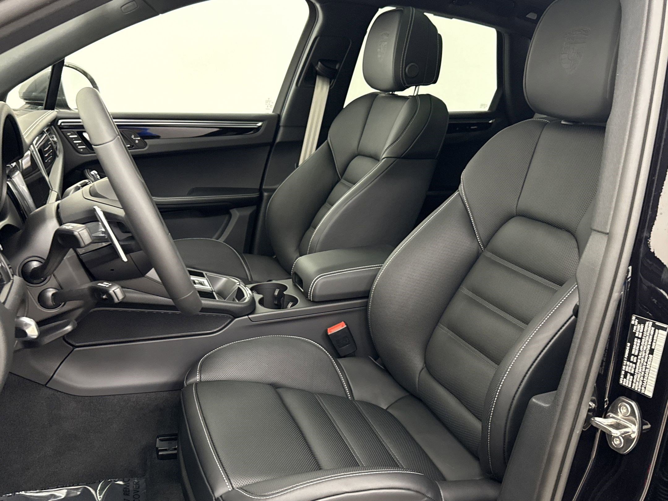 Used 2025 Porsche Macan Turbo image 5