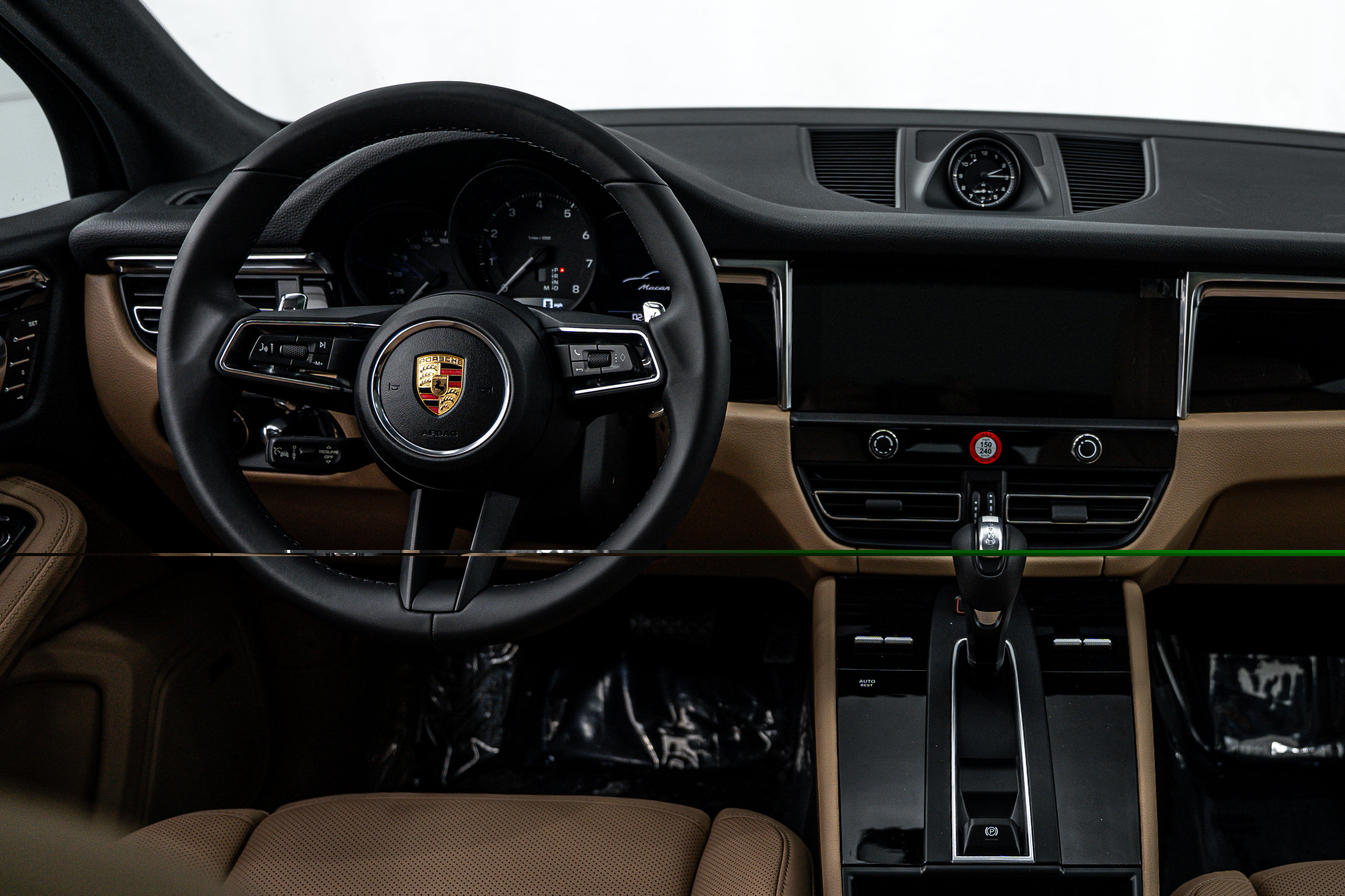 Certified 2026 Porsche Macan AWD/4WD image 23