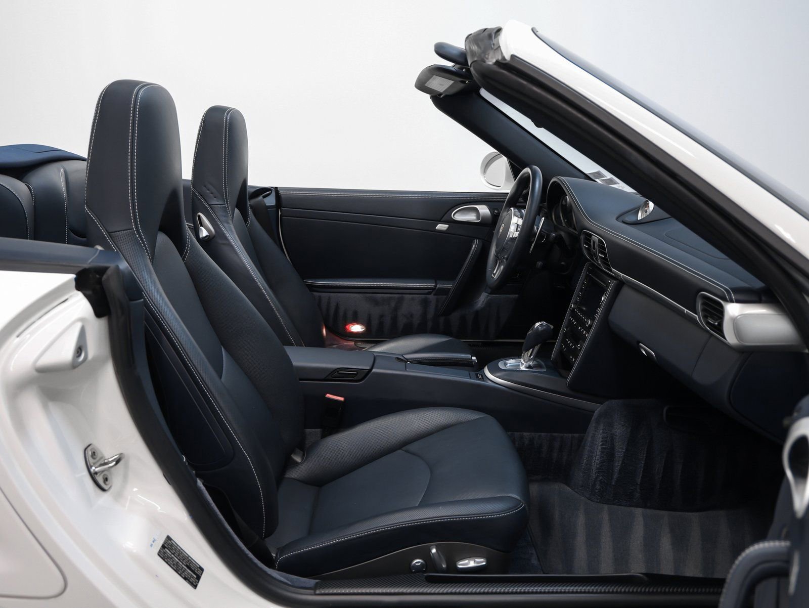 Used 2011 Porsche 911 Turbo S image 27