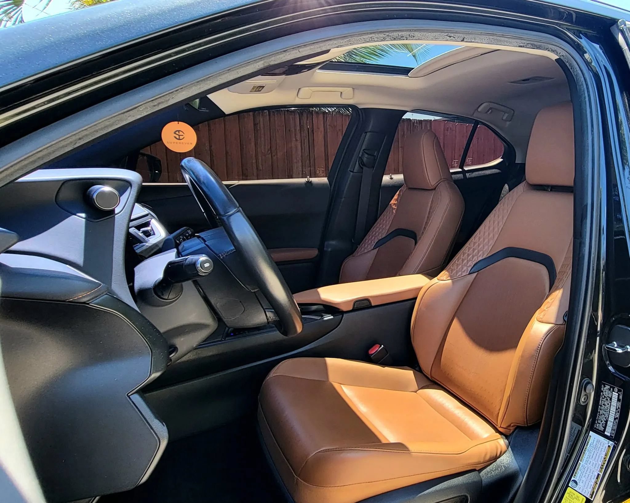 Used 2021 Lexus UX 200 w/ Accessory Package (Z2) FWD image 4