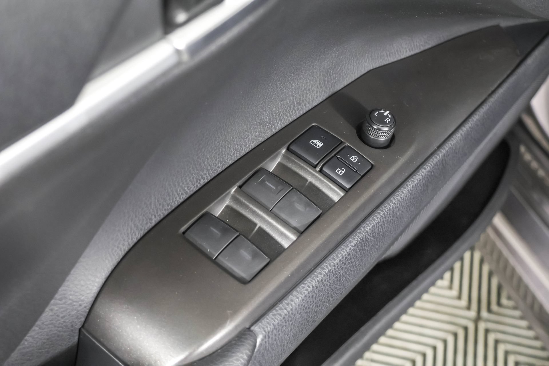 Used 2022 Toyota Camry SE FWD image 33