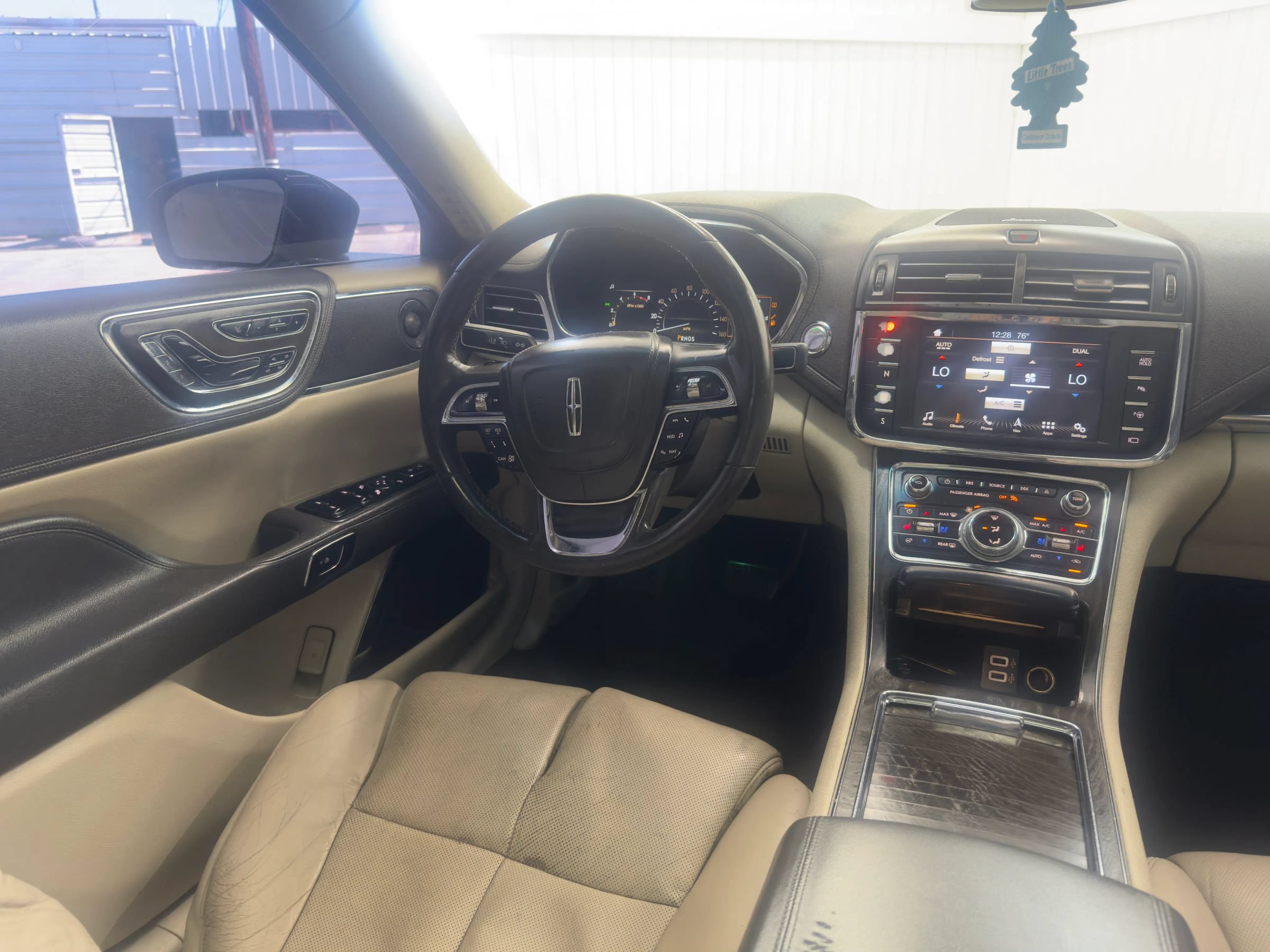 Used 2017 Lincoln Continental Select w/ Technology Package FWD image 14