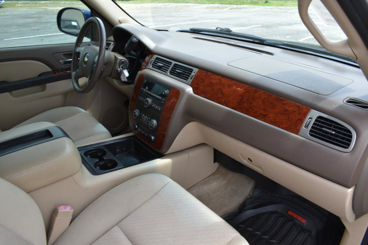 Used 2013 Chevrolet Avalanche LS RWD image 13