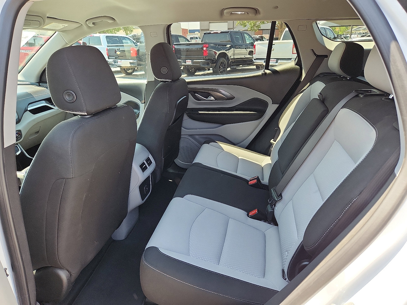 Used 2023 GMC Terrain SLE w/ Driver Convenience Package image 9