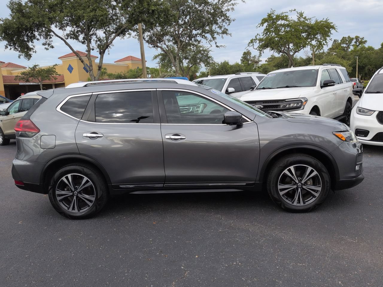 Used 2018 Nissan Rogue SL AWD/4WD image 3
