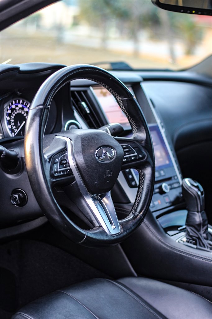 Used 2017 INFINITI Q60 2.0t w/ Premium Plus Package 2.0T image 4