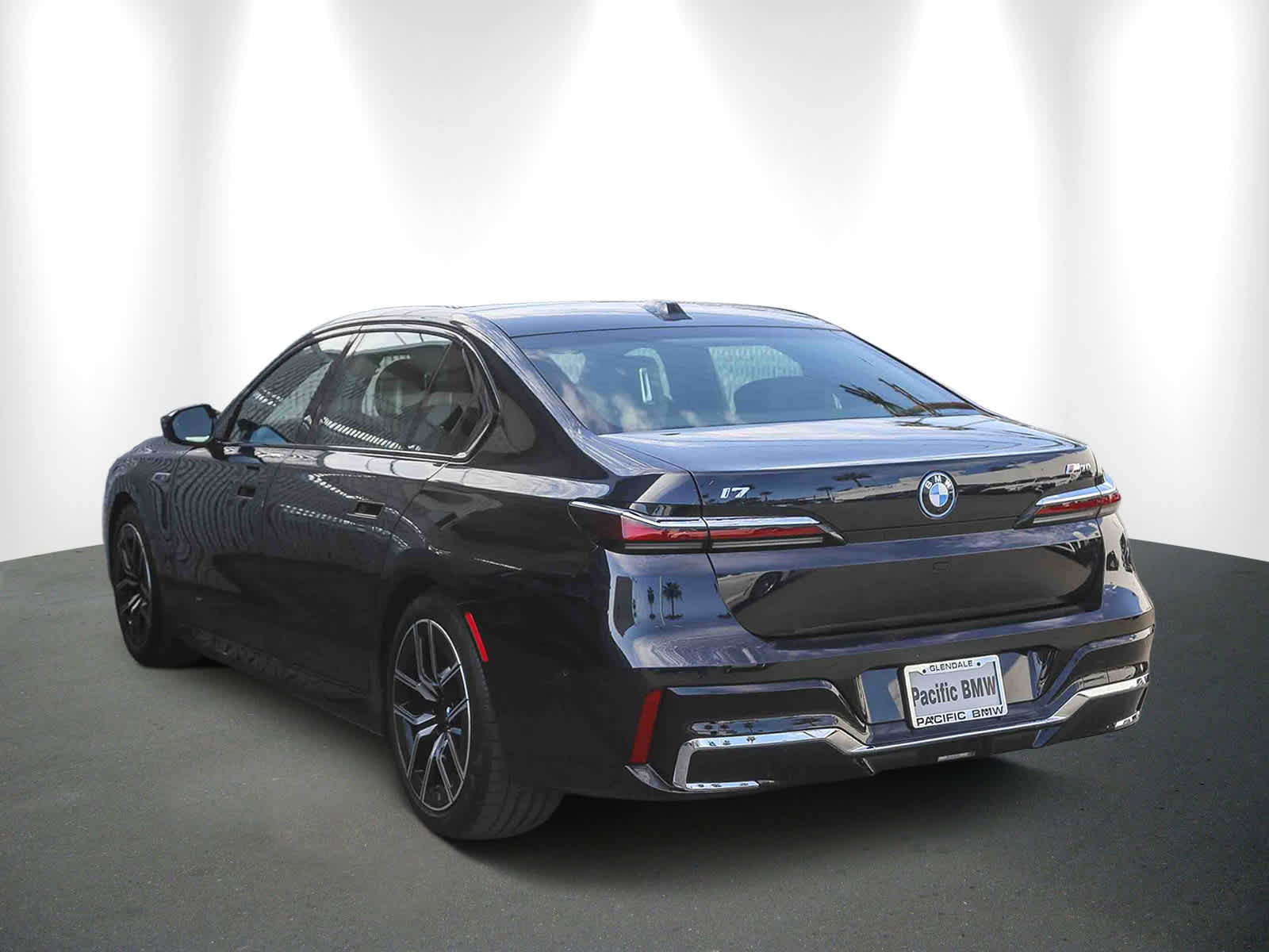 Used 2025 BMW i7 M70 image 4