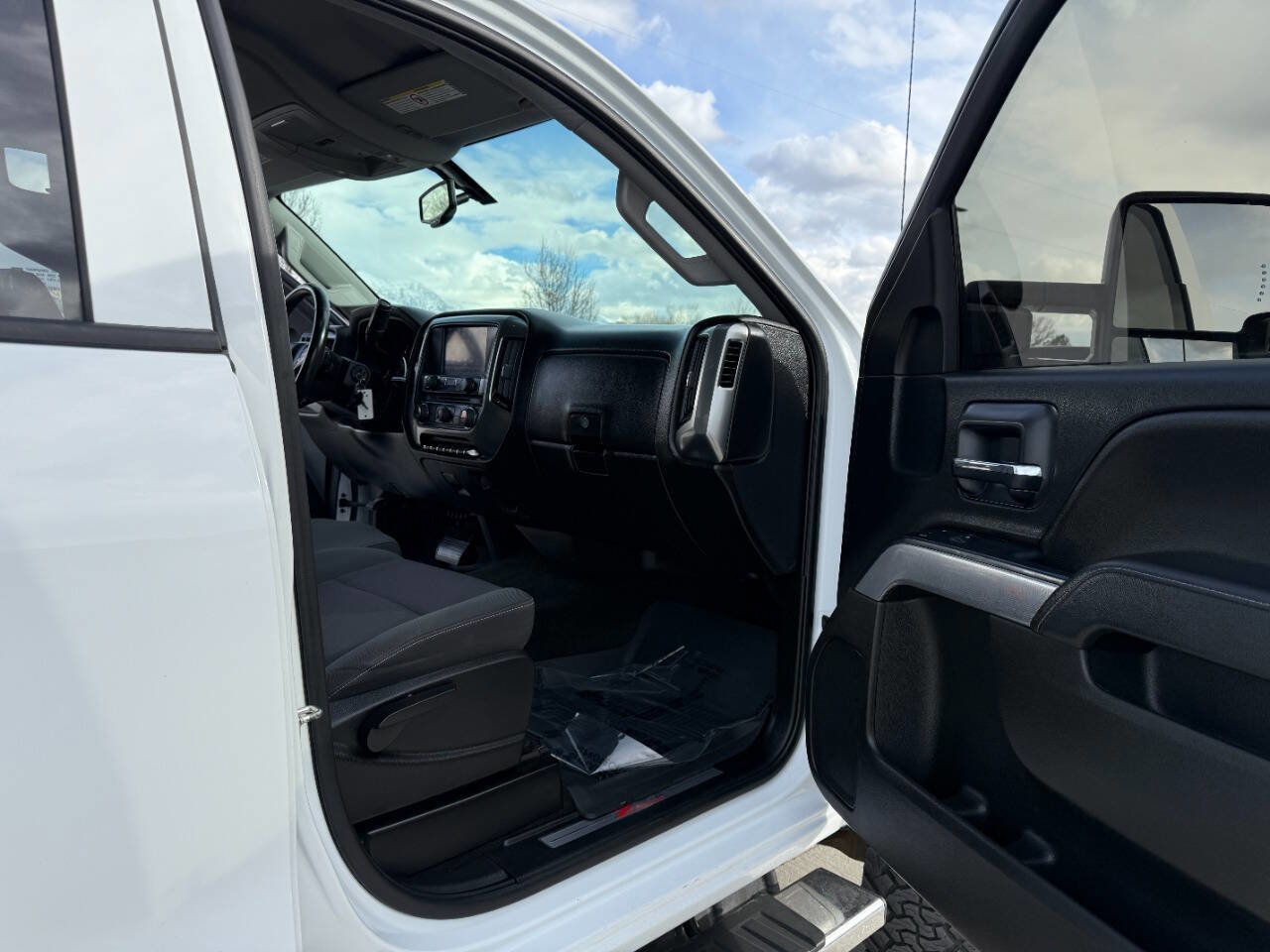 Used 2018 Chevrolet Silverado 2500 LT w/ LT Convenience Package image 30