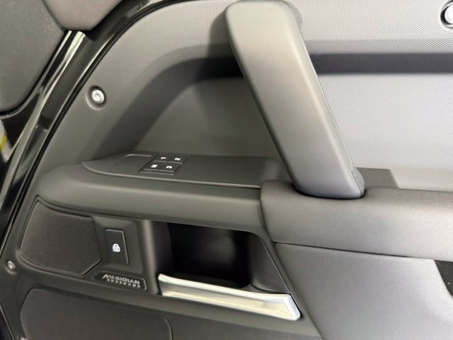 New 2026 Land Rover Defender 110 X-Dynamic SE AWD/4WD image 29