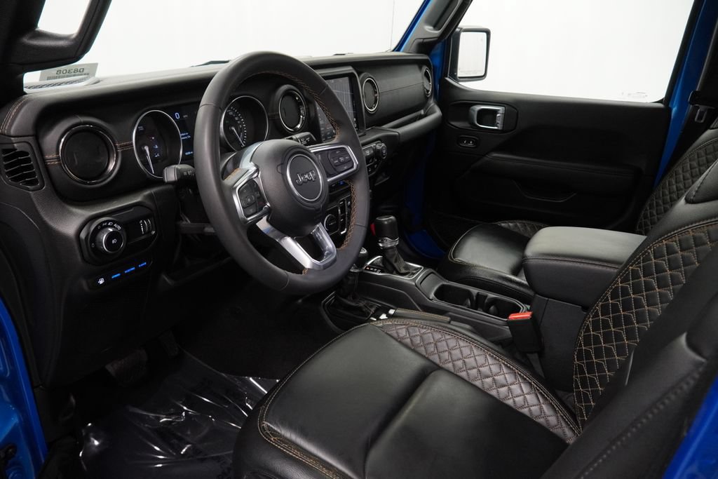 Used 2023 Jeep Wrangler Unlimited Sahara AWD/4WD image 17