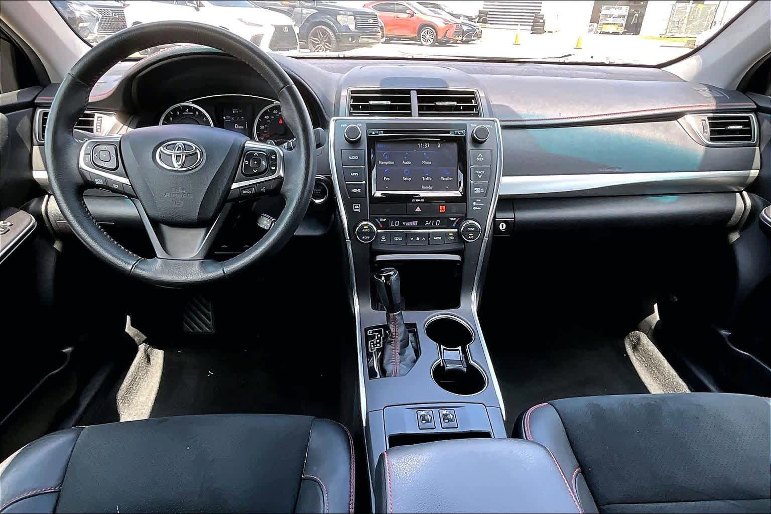 Used 2017 Toyota Camry XSE w/ Moonroof Package FWD image 16