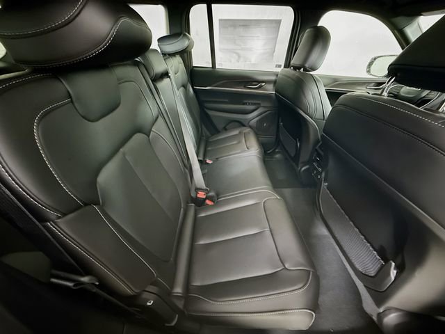 New 2025 Jeep Grand Cherokee Limited image 27